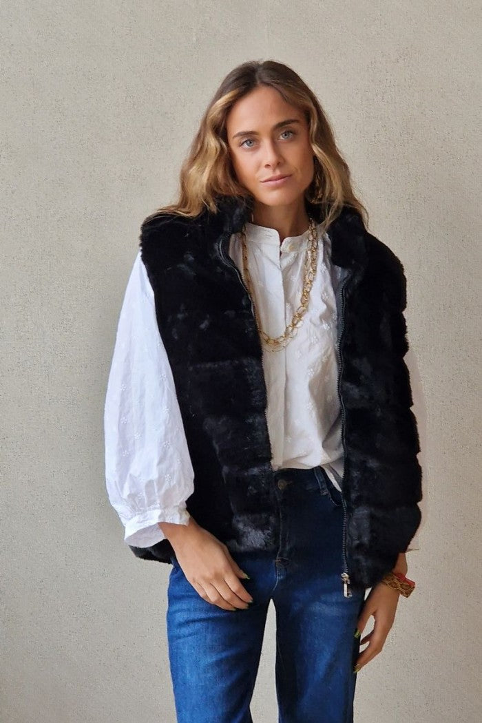 Chaleco de pelo suave, imprescindible para tus looks este invierno