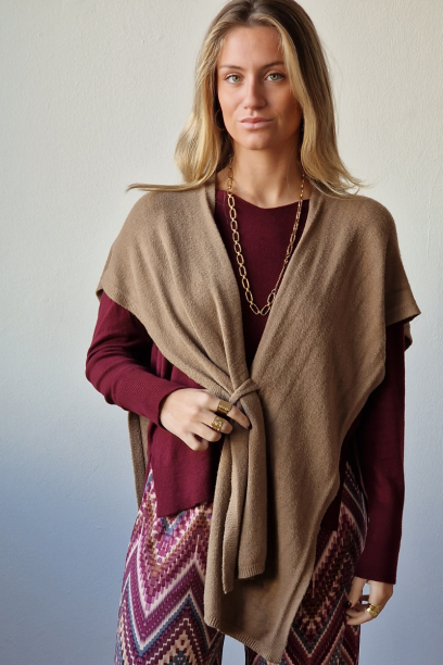 Poncho con cierre camel