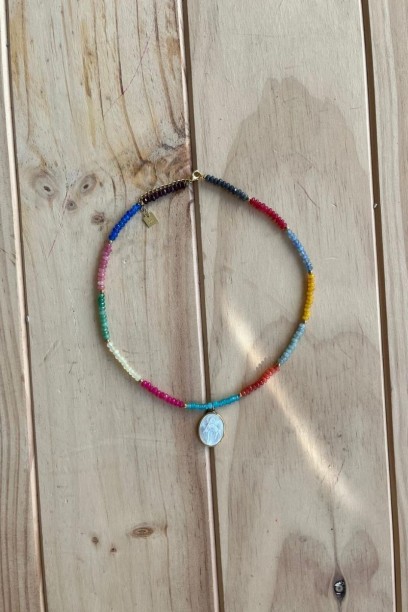 Collar de colores con...