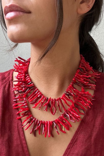 Collar de coral rojo