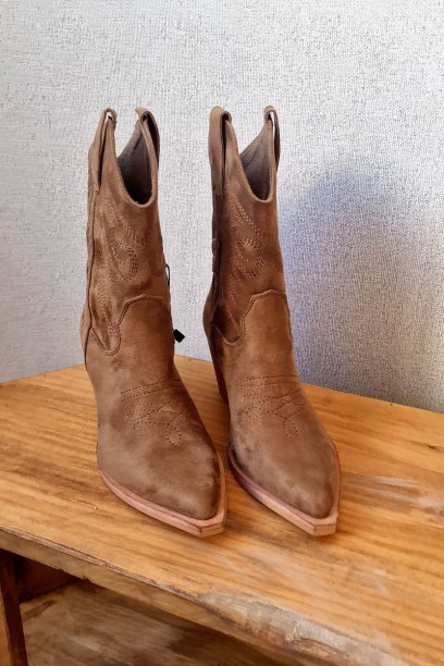 Botines tacón cowboy bordados