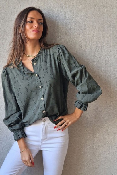 Camisa verde militar con...