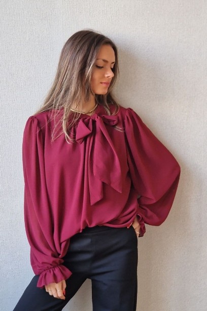 Blusa tipo crepe con lazo...