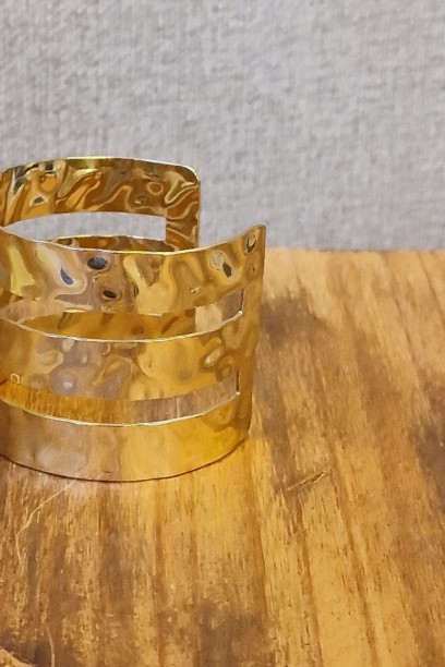 Brazalete de acero abierto