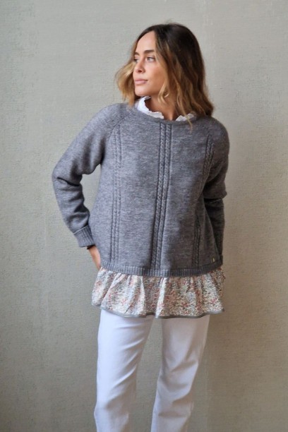 Jersey gris con volante flores