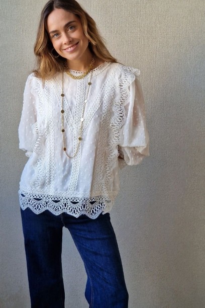 Blusa blanca de plumeti con...