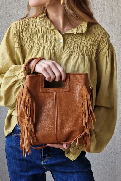 Bolso de piel con flecos camel