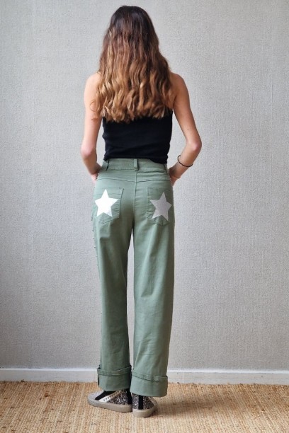 Pantalón con estrella y...