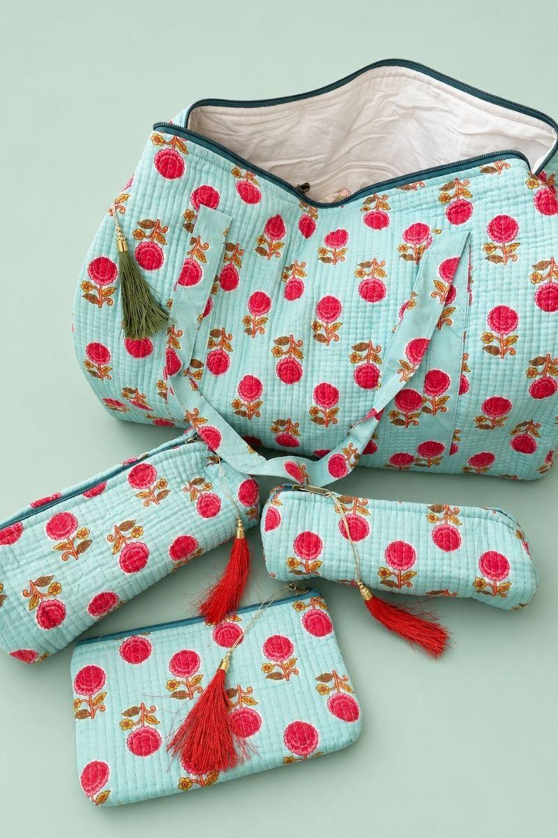 Set de Viaje con Bolsa y 3 Neceseres Estampado Indio Celeste