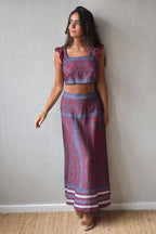 Conjunto con estampado de flores granate