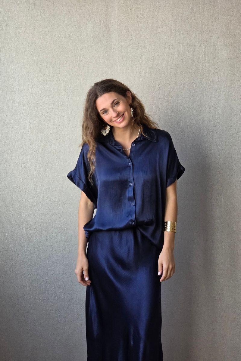 Falda de raso azul marino