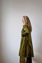 chaqueta larga de terciopelo verde pistacho