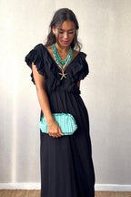 Vestido negro con volantes
