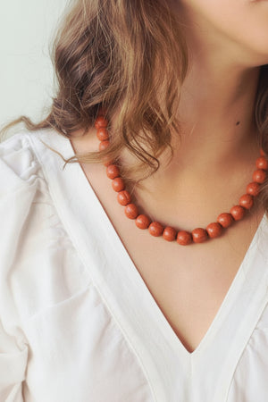Collar de bolas mostaza