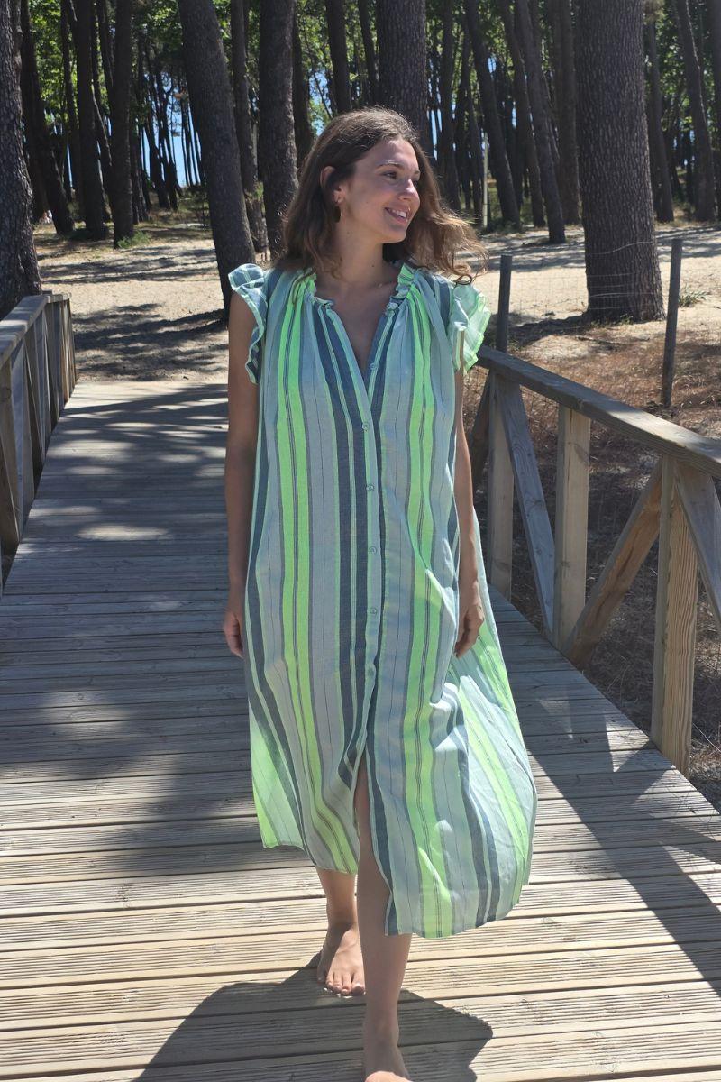 Vestido camisero con volantes verde fluor