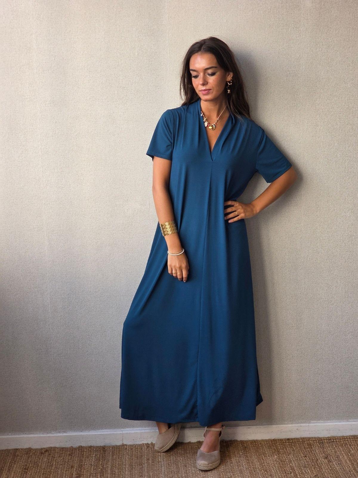 VESTIDO LISO CUELLO PICO M/CORTA