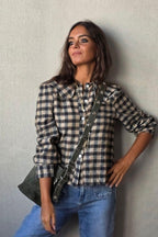 Camisa animal print con brillos chocolate