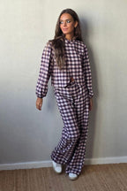 Pantalón de cuadros berenjena con brillo