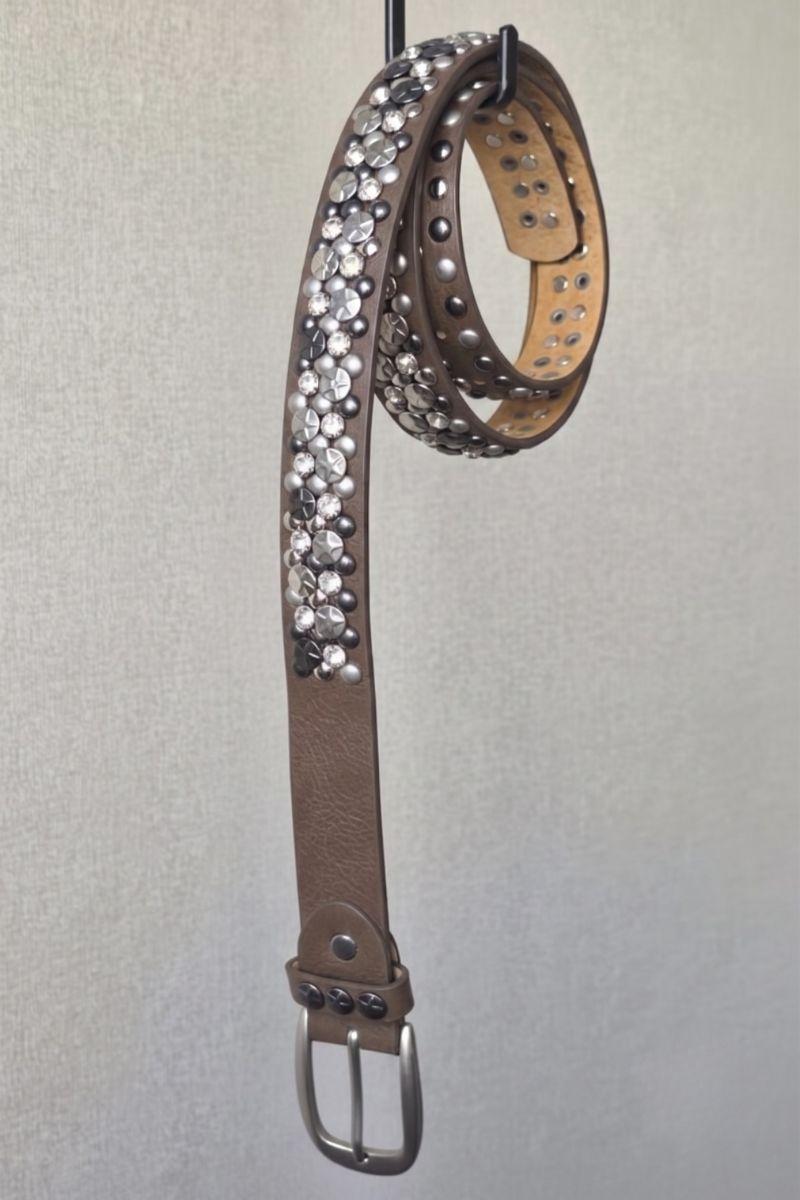 Cinturón tachas