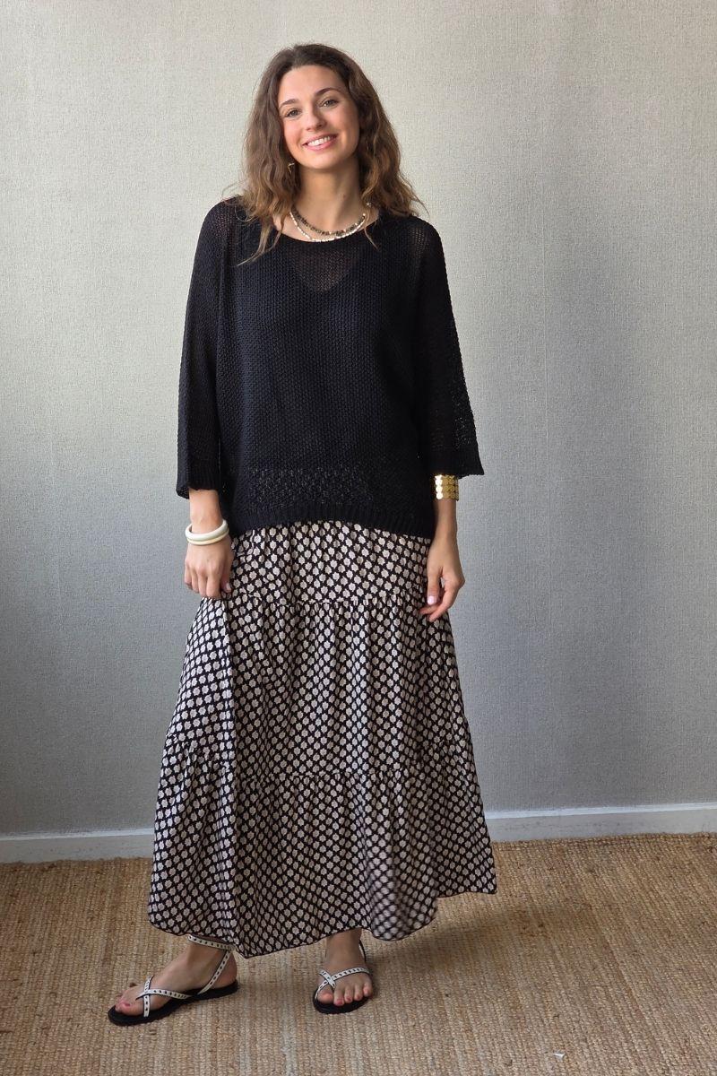 Falda estampado de flores con volante negra