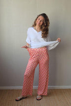 Pantalón estampado fuego bolsillos naranja