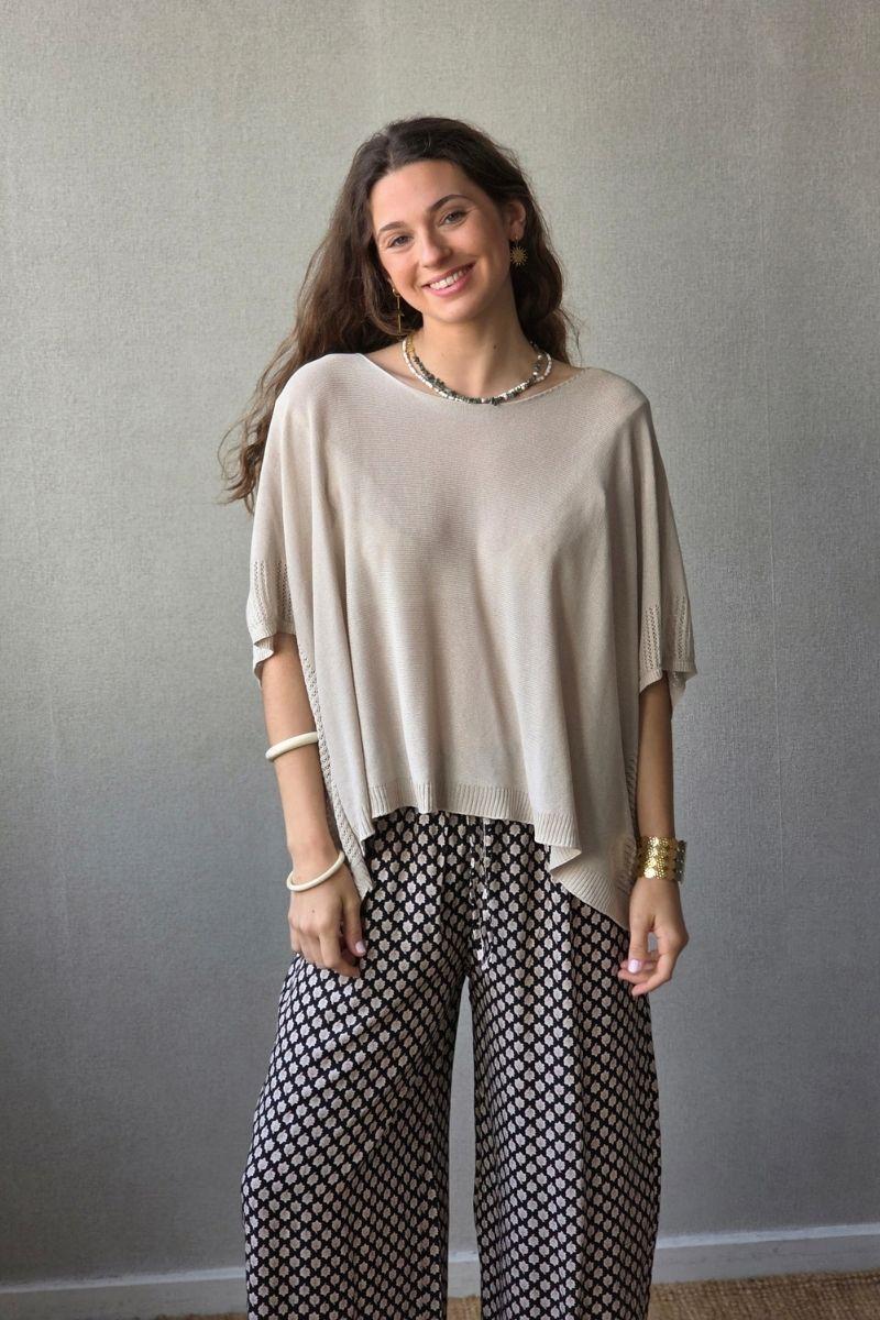 Jersey tipo capa manga calada beige