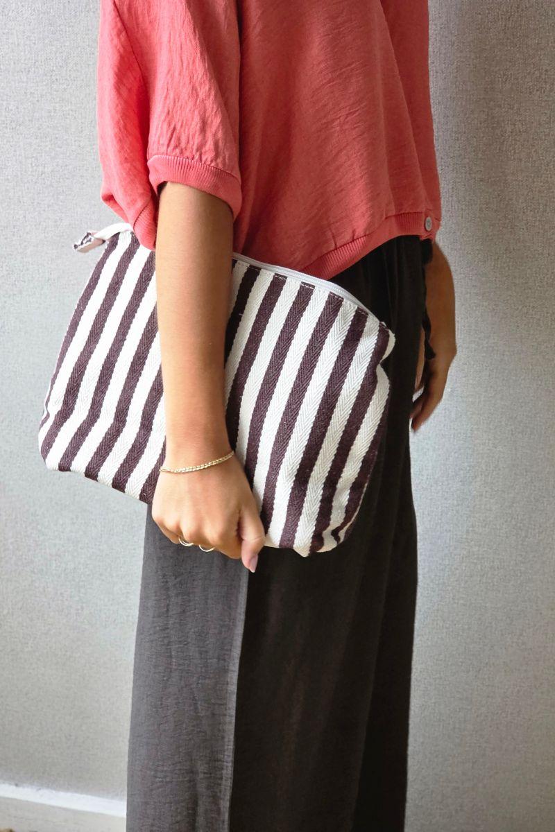 Neceser de rayas chocolate
