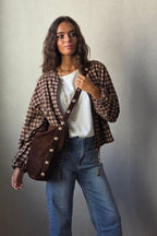 chaqueta tipo bomber de cuadros café