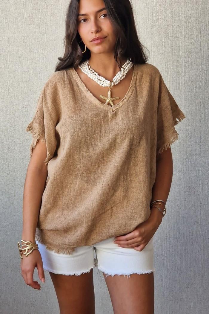 Camiseta tipo lino cuello pico camel