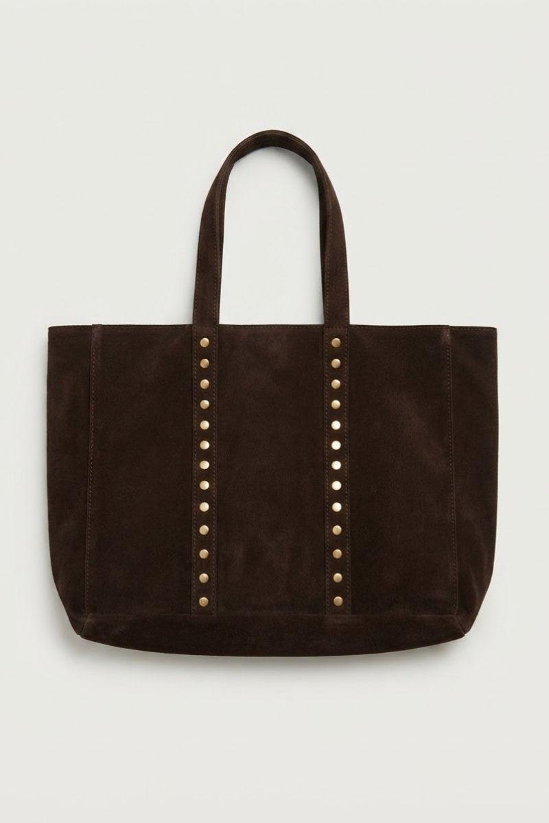 Bolso de ante shopping con tachuelas chocolate