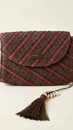 Bolso de sobre chocolate con cadena