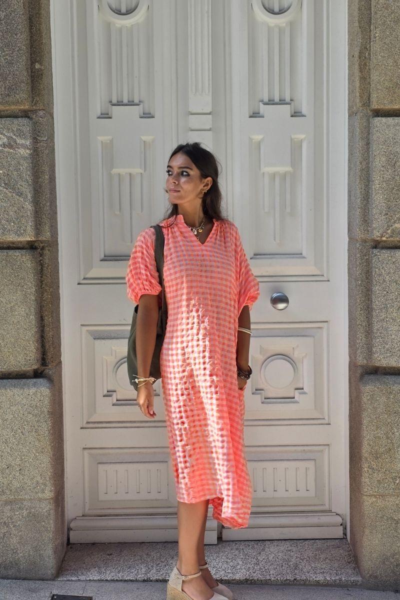 Vestido cuello pico de cuadros naranja flúor