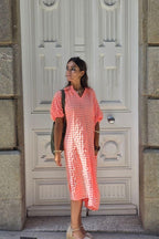 Vestido cuello pico de cuadros naranja flúor