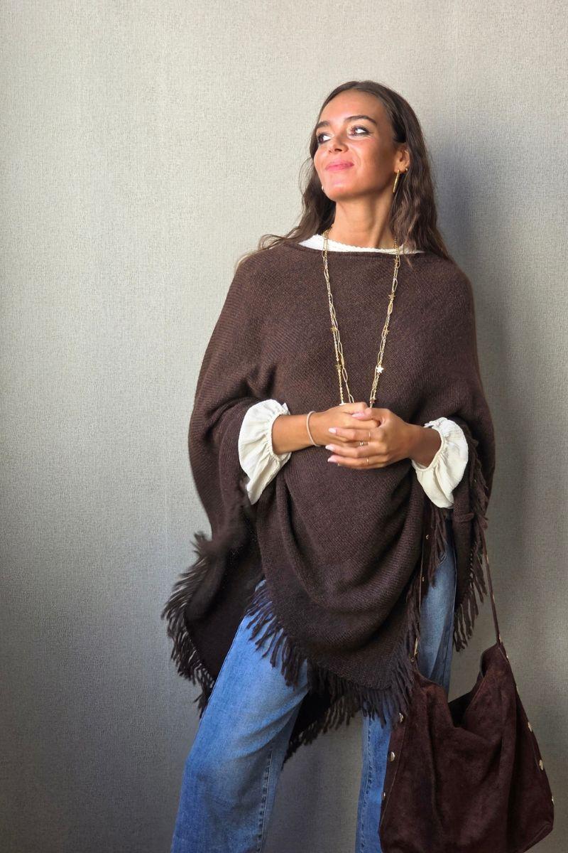 Poncho largo con flecos chcolate