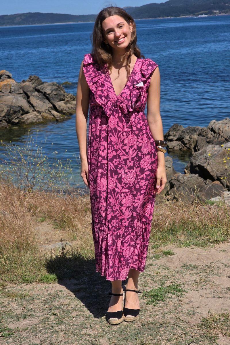Vestido con volante con flores burdeos