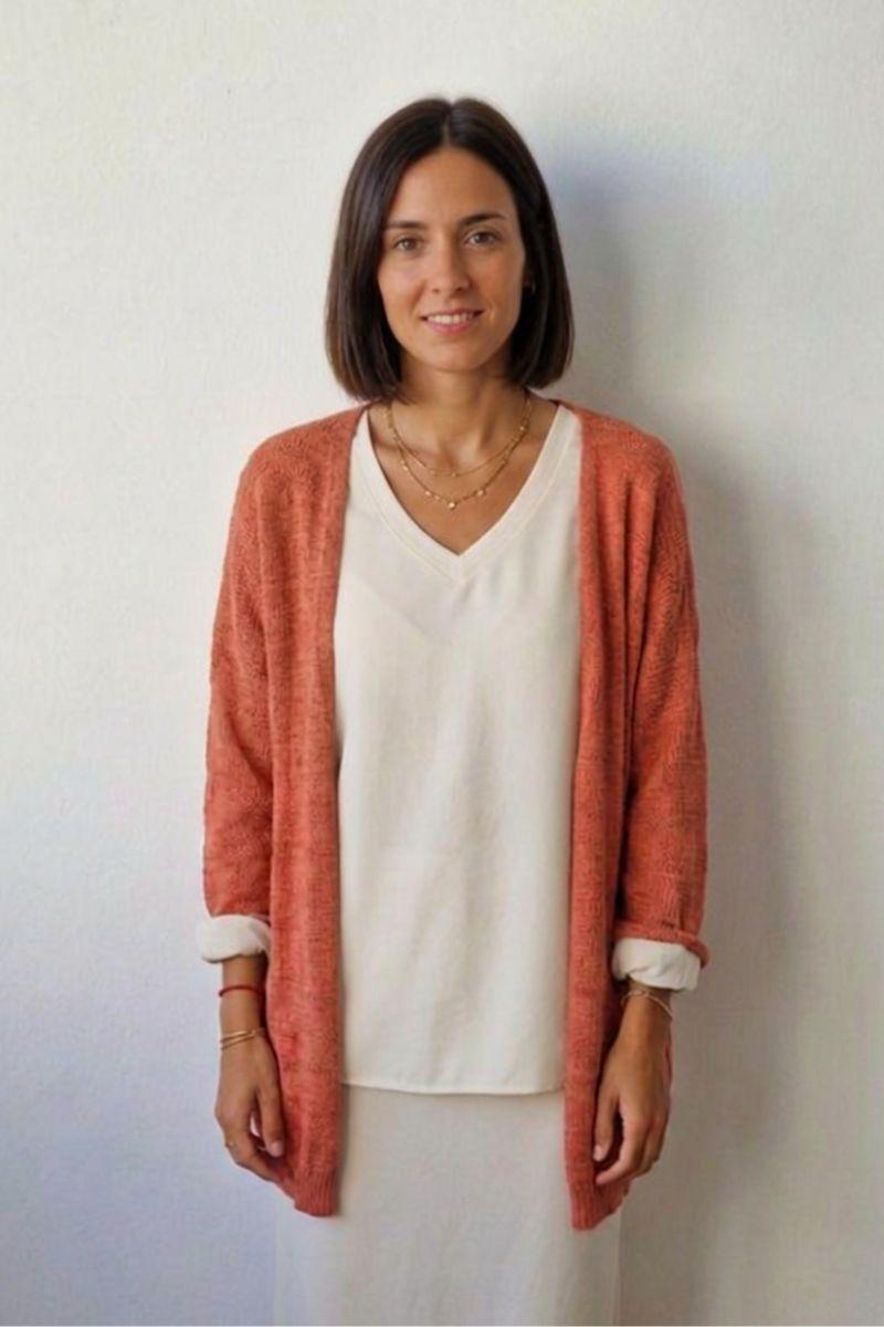 Chaqueta corta de punto frío color coral
