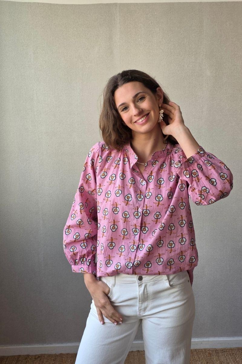 Camisa estampada de flores rosa antiguo