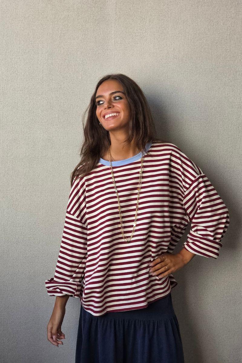 Sudadera oversize de rayas beige y granate