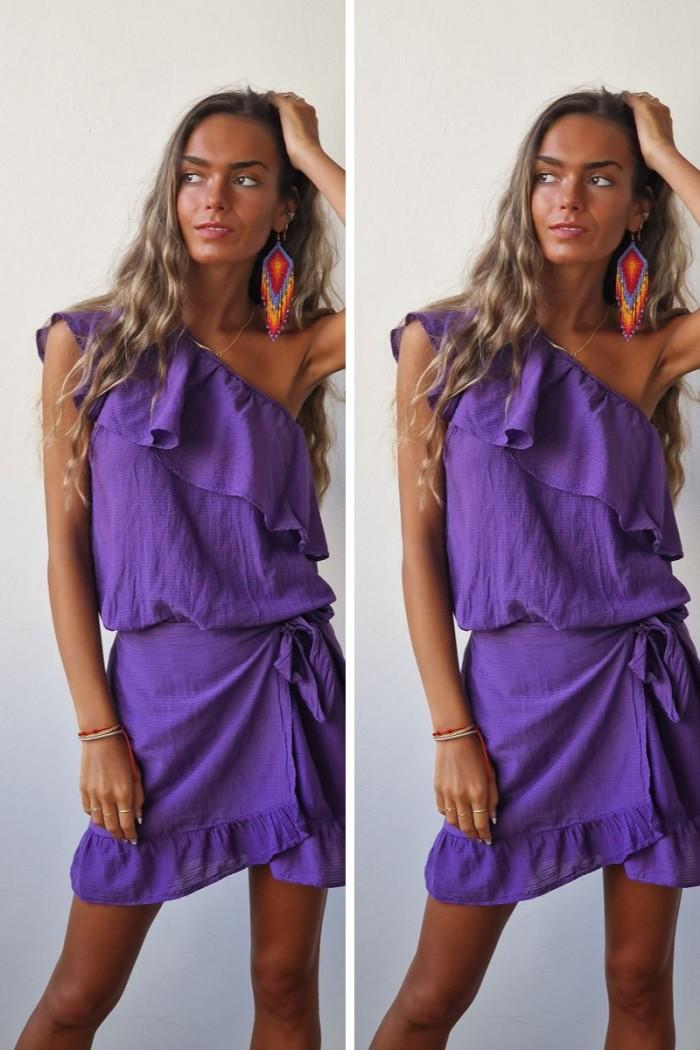 Mini falda con lazada delantera en color morado