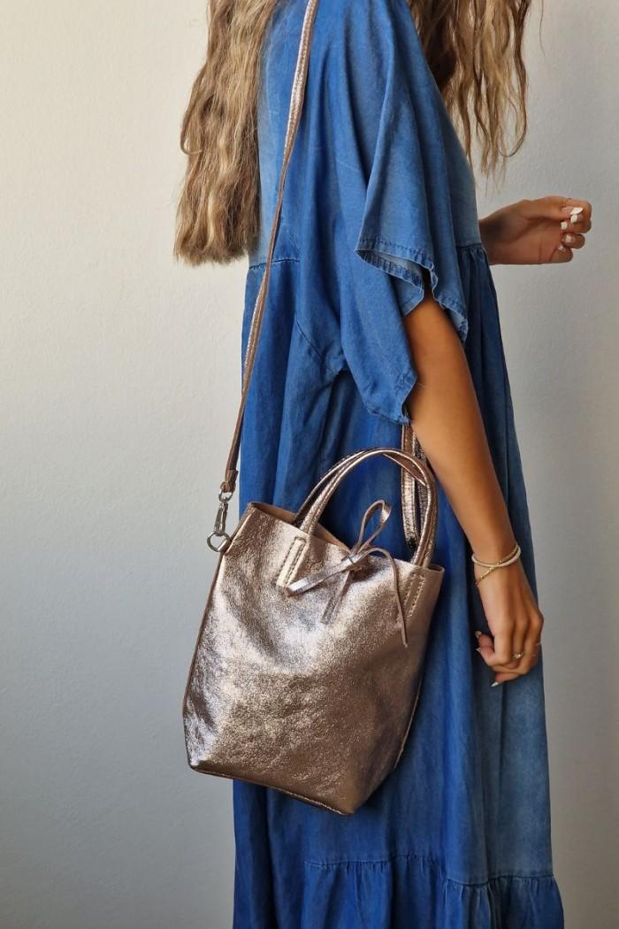 Bolso pequeño  tipo cubo de piel metaliza cobre