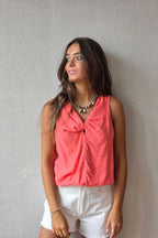 Top nudo coral