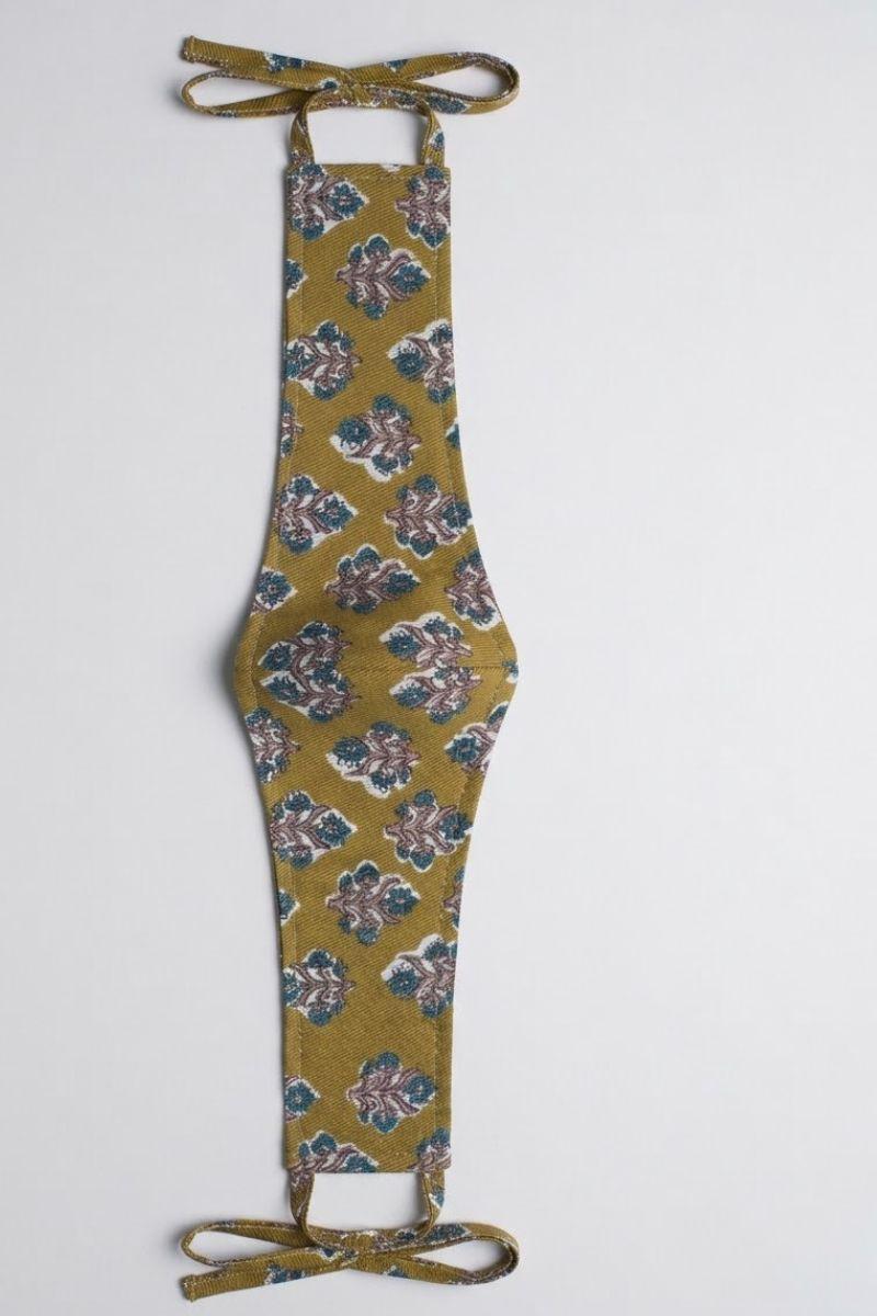 Fajín con estampado de flores mostaza