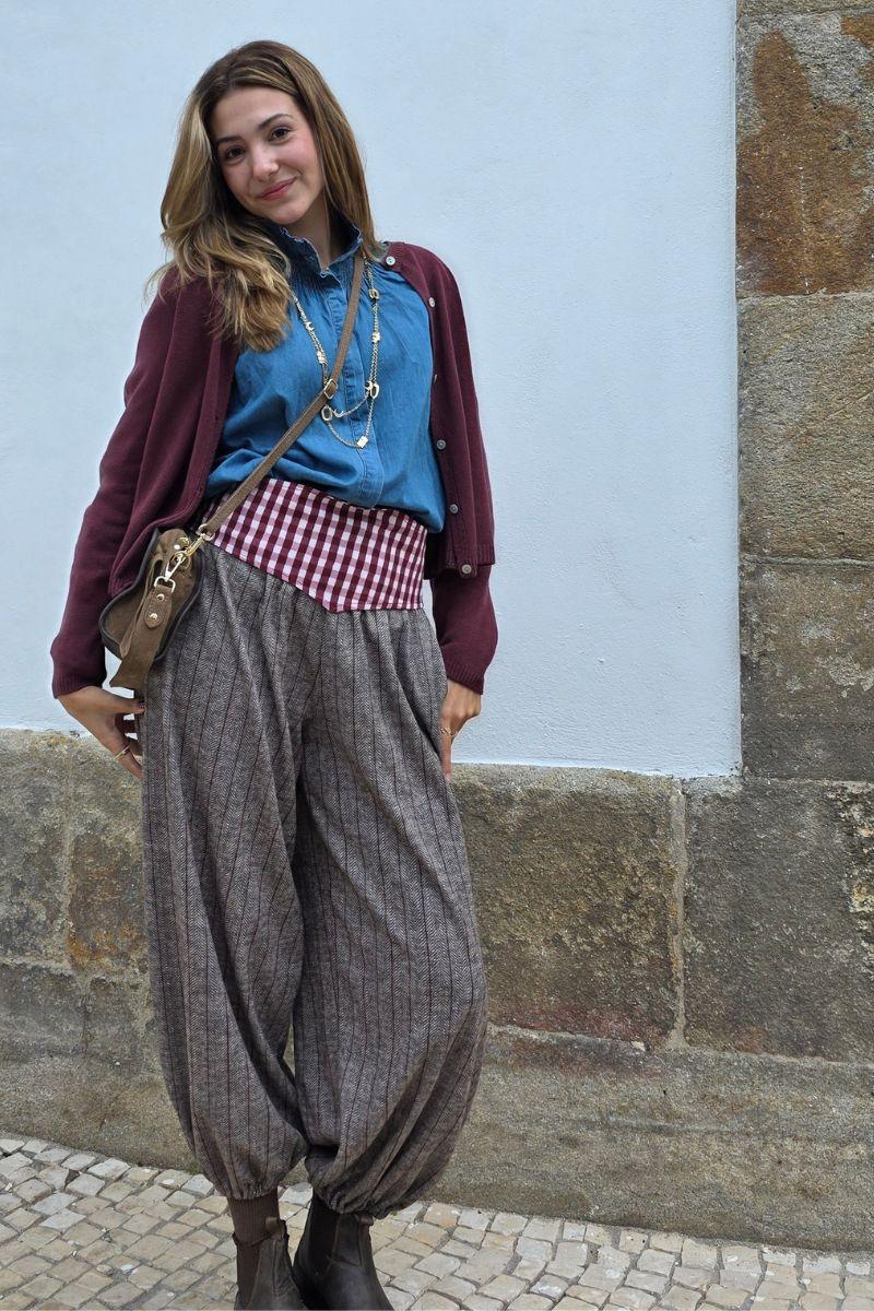 Pantalón bombacho de espiguilla en tonos tierra