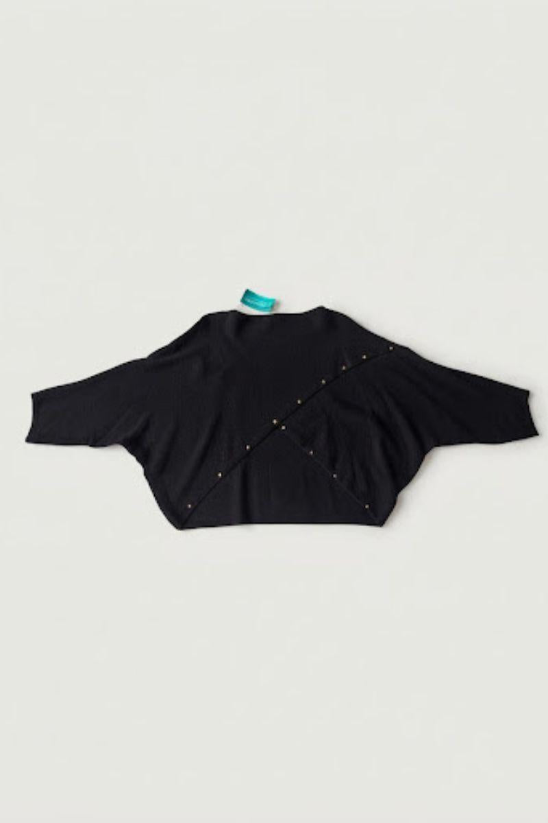 jersey cruzado tenn con tachas