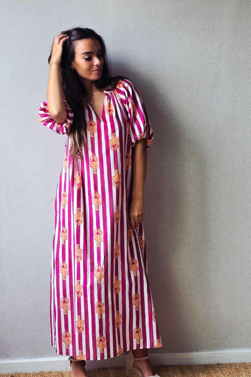 Vestido de rayas y estampado langosta