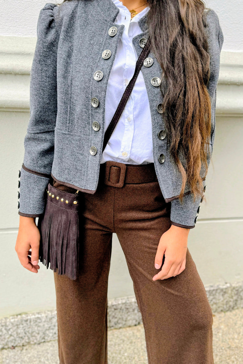 Pantalón espiguilla con cinturón a juego marrón