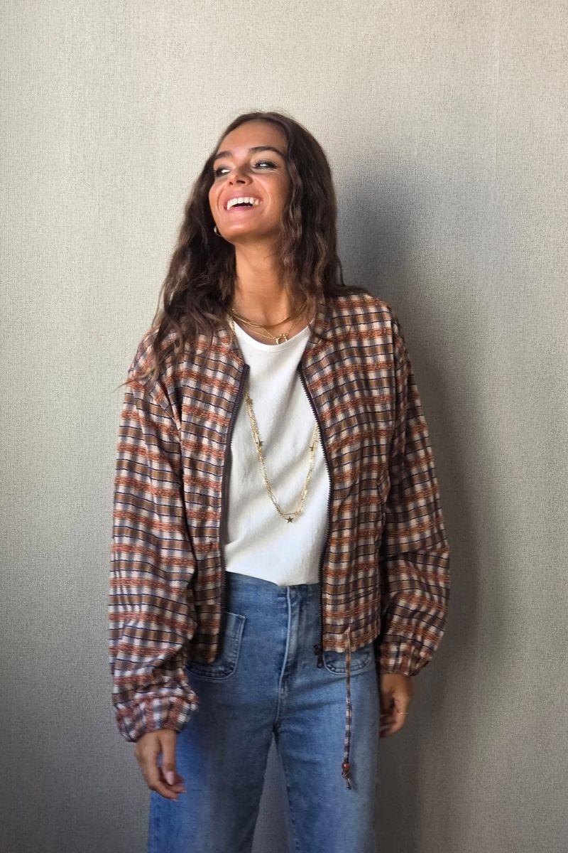 chaqueta tipo bomber de cuadros