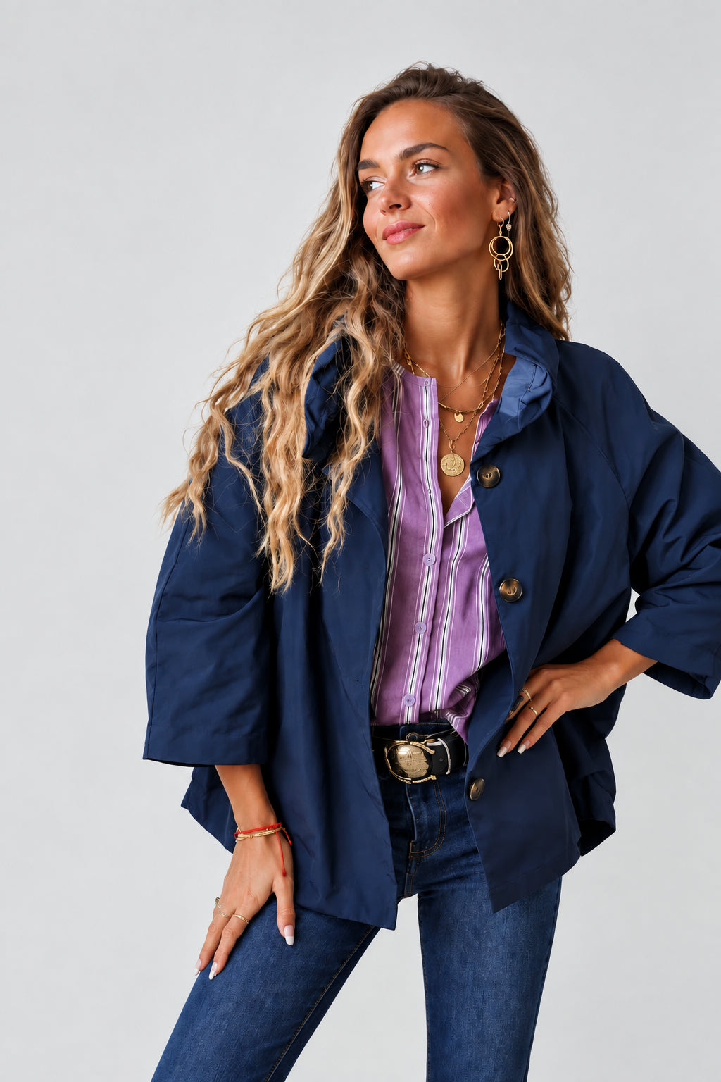 Parka corta tipo chubasquero azul marino