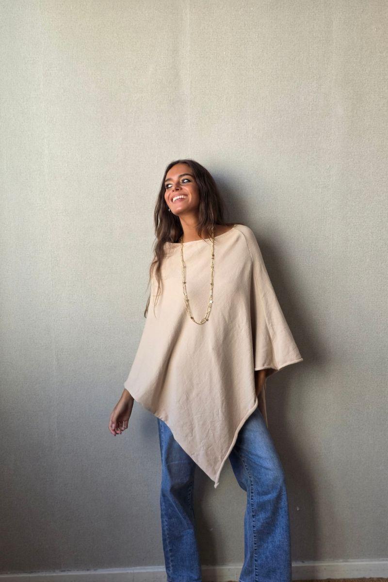 Capa de punto beige