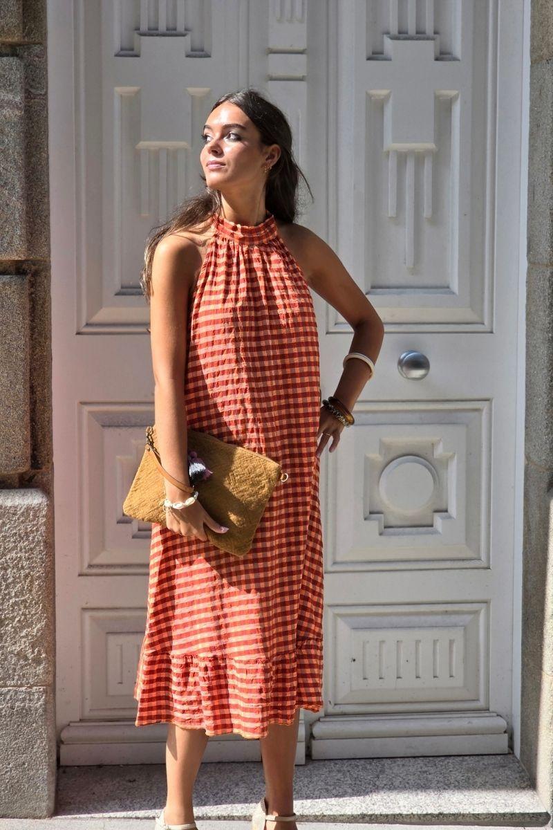 Vestido cuello halter de cuadros teja